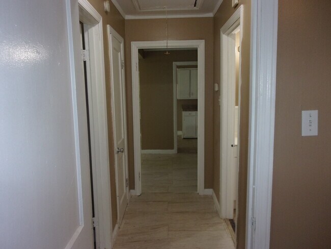 Building Photo - 1297 Vicoscia Ave