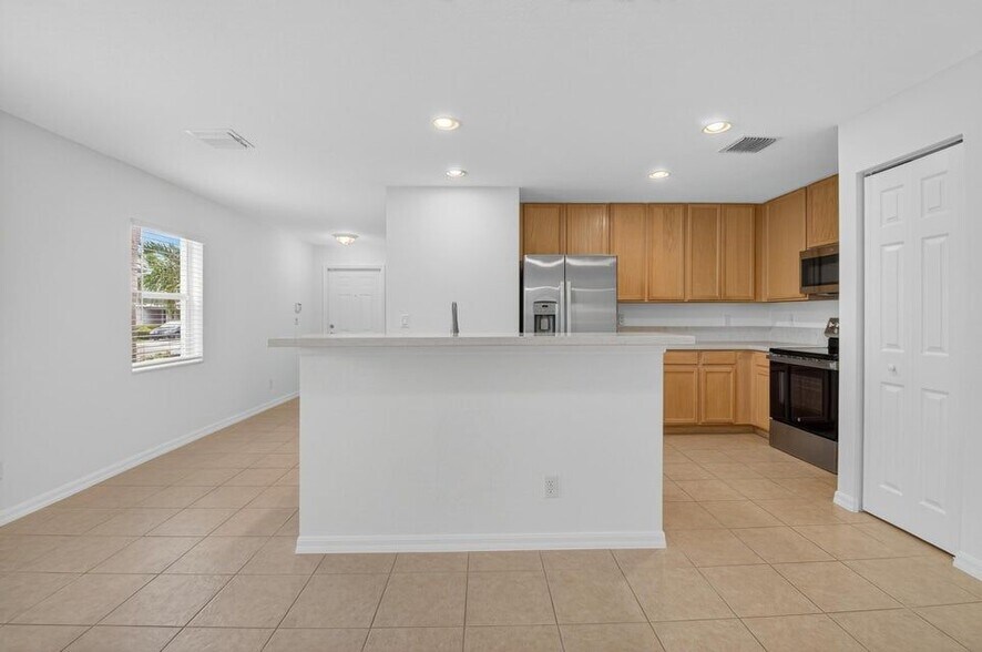 Building Photo - 16206 Sierra Palms Dr