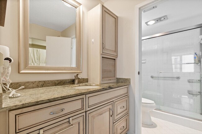 Building Photo - 5440 N Ocean Dr