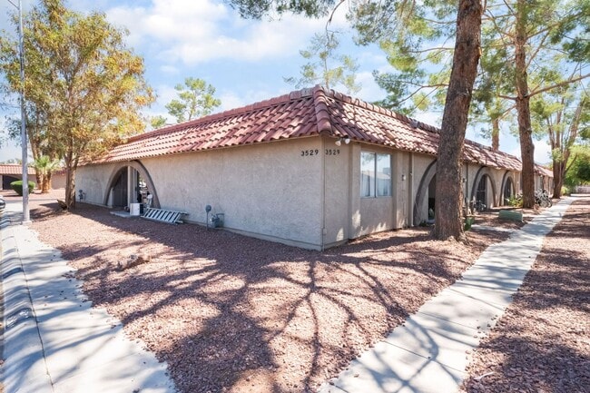Building Photo - Two-bedroom, one bath single story townhou...
