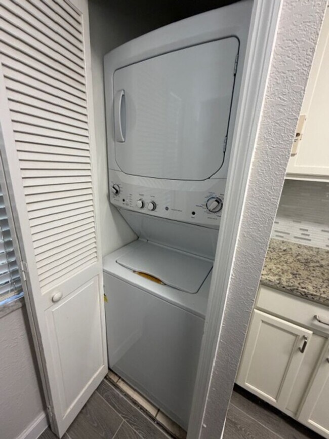 Building Photo - Lake Mary - 3 Bedroom, 2 Bathroom - $1,895.00