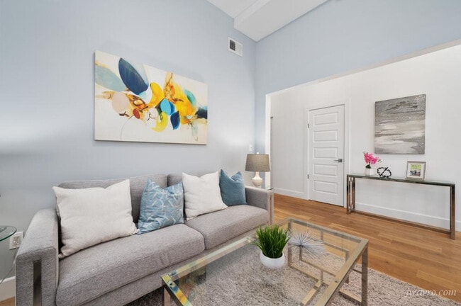 Building Photo - 327 Arlington St