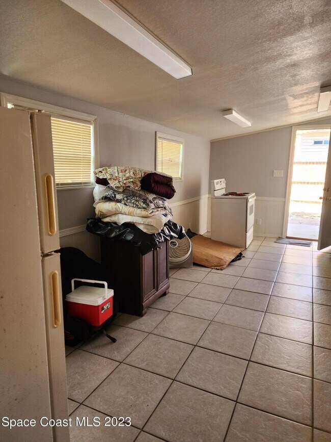 Building Photo - 388 MacArthur Cir