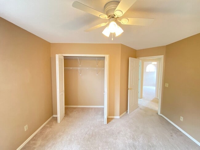 Building Photo - 3708 Molona Dr
