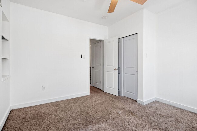 Building Photo - 3 Bedroom Rowhouse For Rent - New Bold
