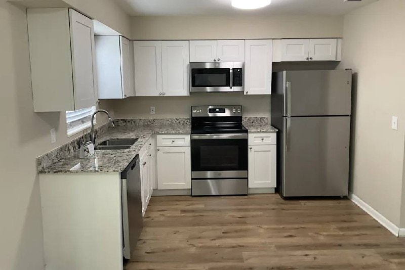 Building Photo - 910 E Humphrey St