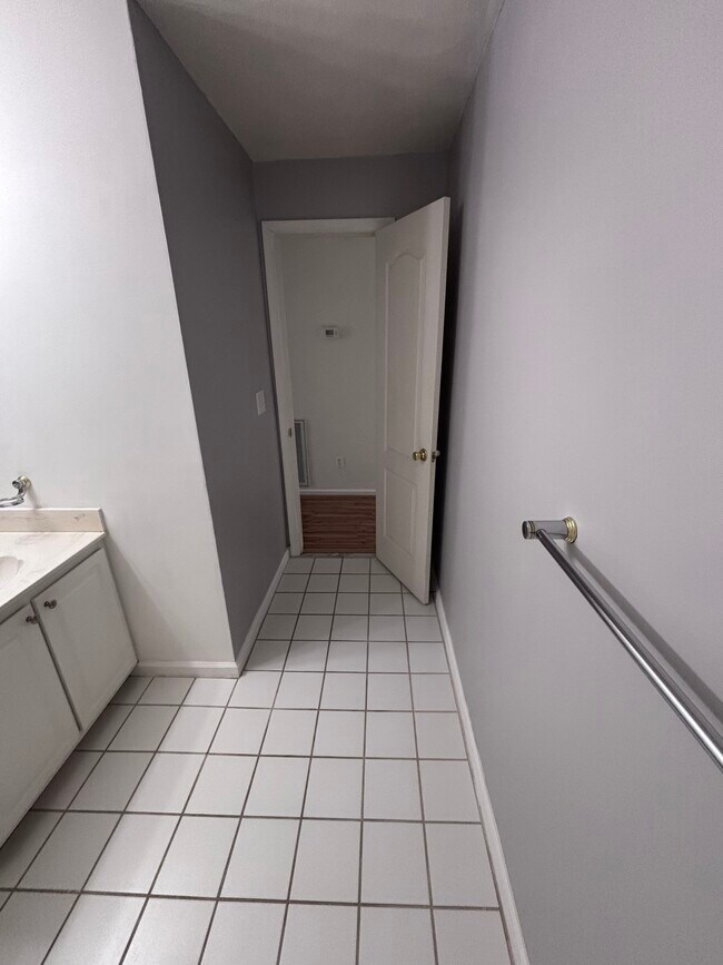 Building Photo - 900 Charnell Dr