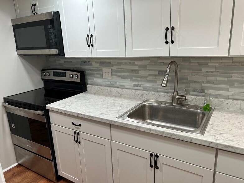 Building Photo - 1692 Central Ave