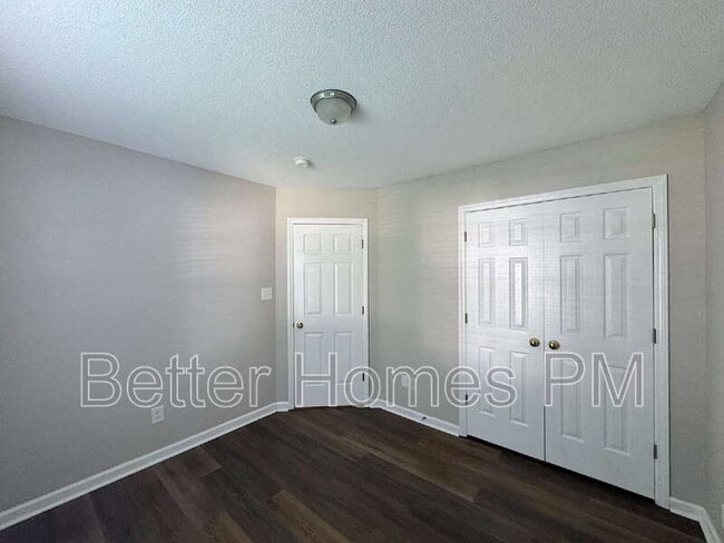 Building Photo - 5949 Presentation St