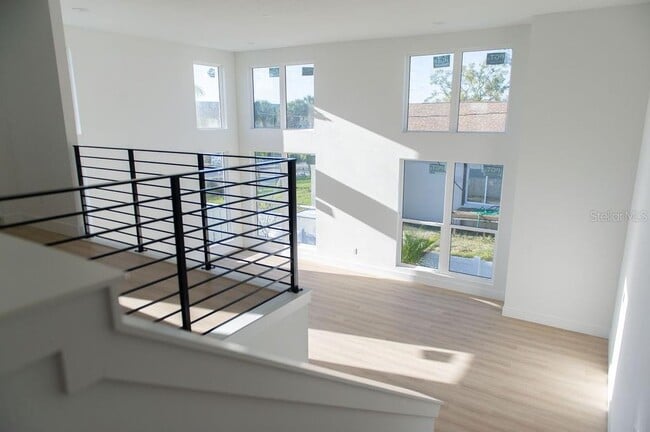 Building Photo - 3826 Pompano Dr SE