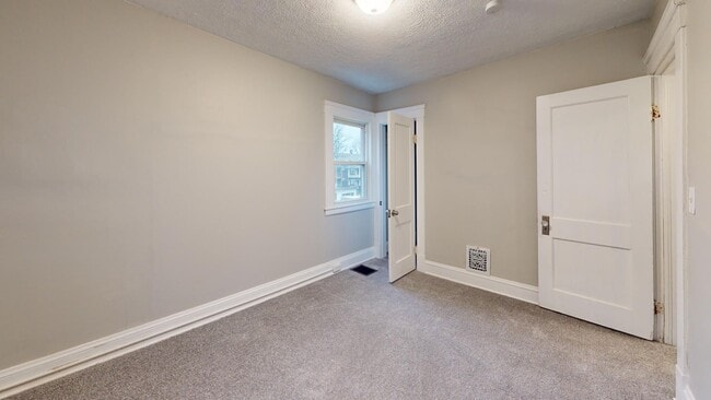Building Photo - Brooklyn Centre neighborhood - 3  bedroom/...