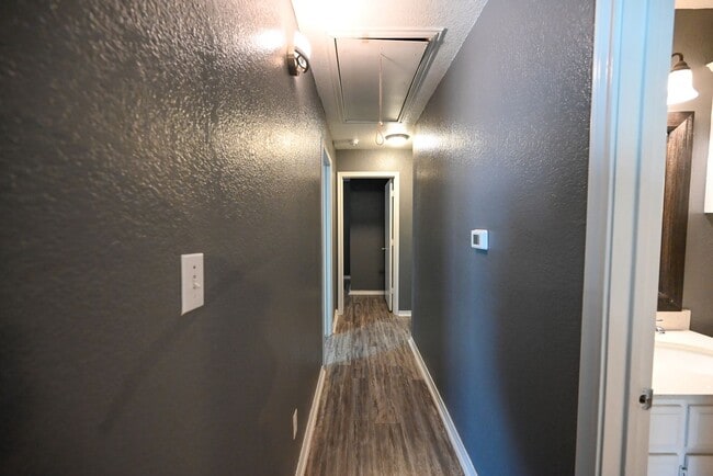 Building Photo - Decatur 3 bedroom 2 bath Duplex Available