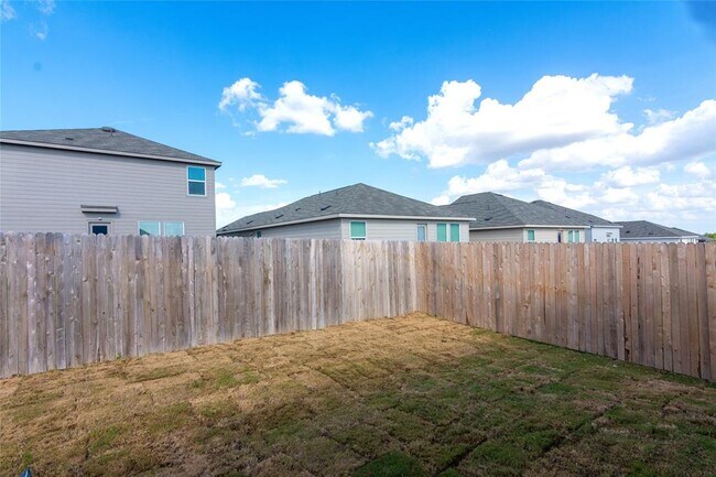 Building Photo - 137 Star Packer Ln