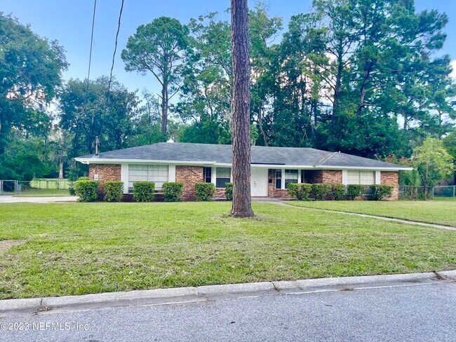 Building Photo - 5391 Golf Course Dr