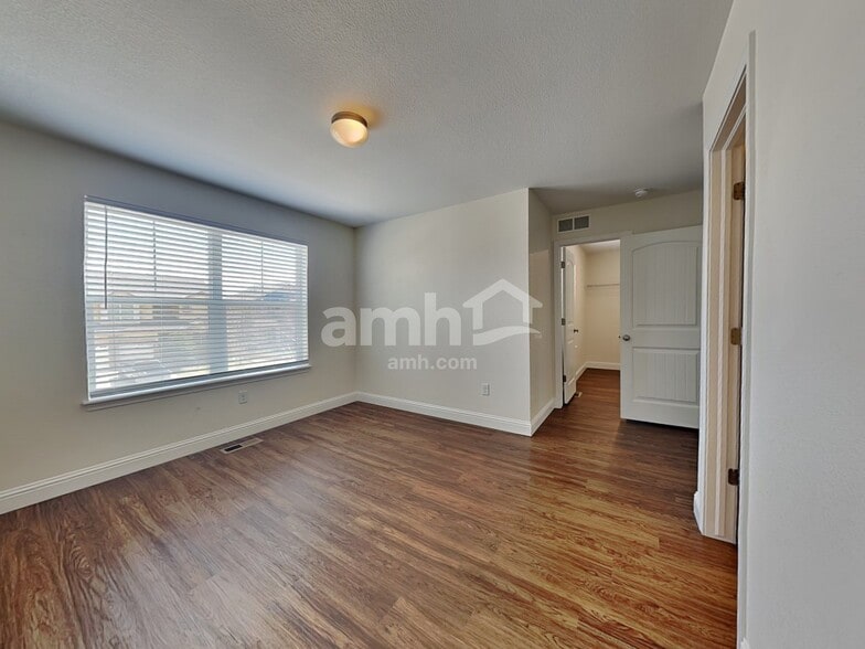 Building Photo - 10187 Dover St