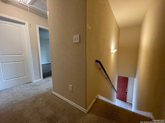 Building Photo - 6207 Golden Valley Dr