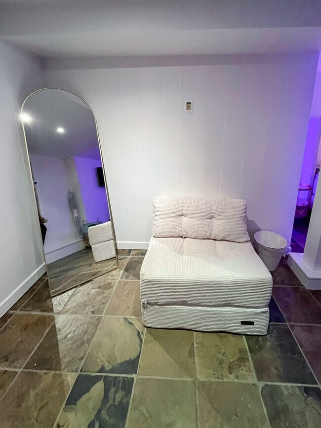 Building Photo - 522 Cascade Dr