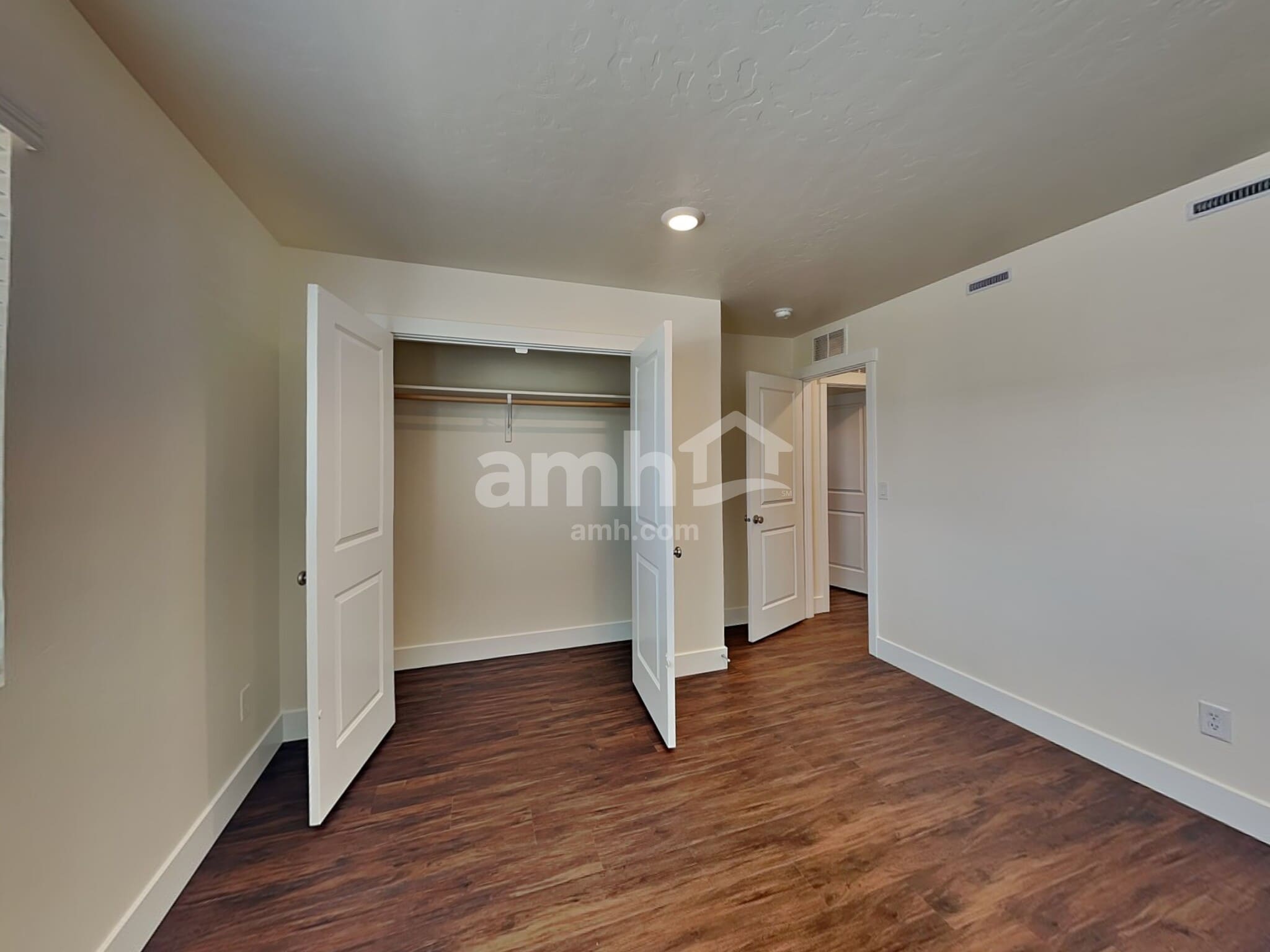 Building Photo - 1408 E Ludlow St