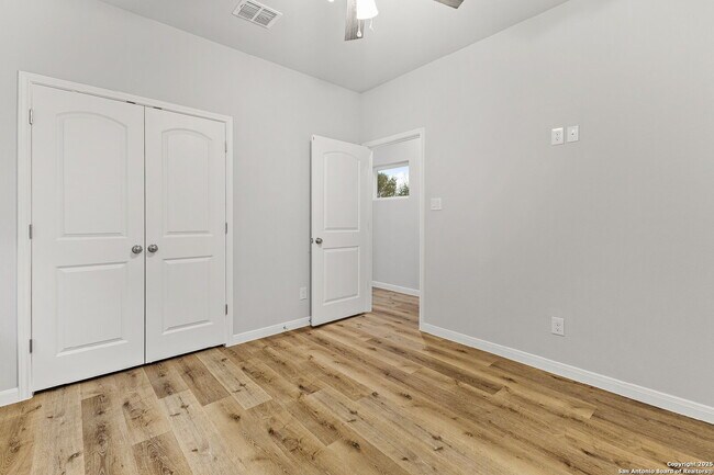 Building Photo - Charming 3-Bed Custom Luxury Rental with 2.5 Baths near Downtown San Antonio – 1668 Sq Ft of Comf...