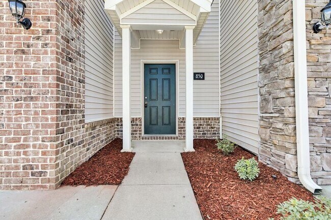 Building Photo - 850 Canyon Oak Loop