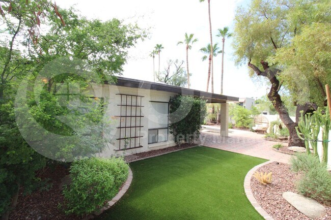 Building Photo - 7702 N Dreamy Draw Dr