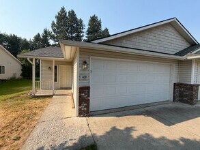 Building Photo - 104-108 E Jadynn Ct