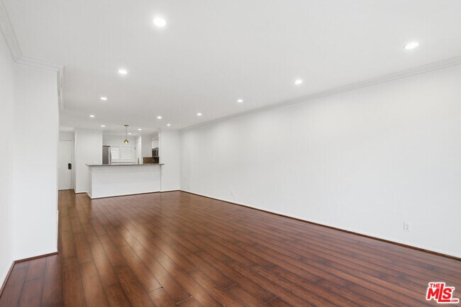 Building Photo - 2940 N Verdugo Rd