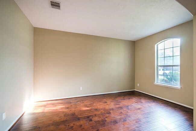 Building Photo - 11314 Sandermeyer Dr