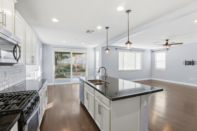 Building Photo - 1818 Tarragon Dr