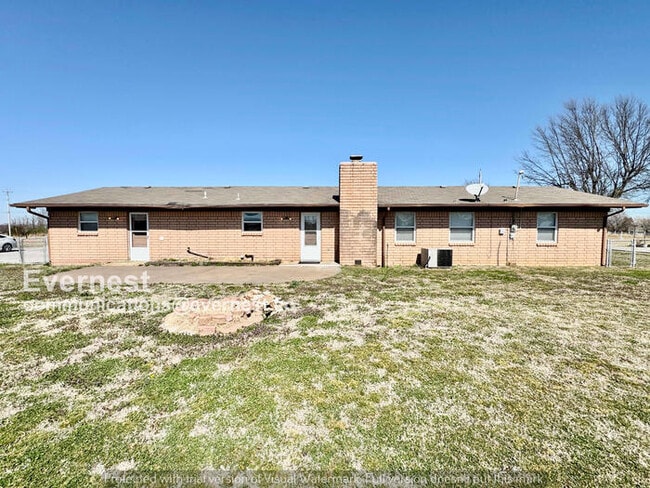 Building Photo - 3 Bed/2 Bath Home with Garage / Pet-Friendly / Available Now!