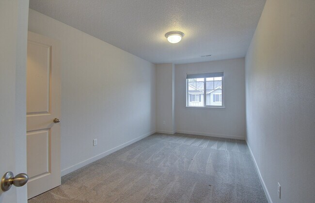 Building Photo - Prairie Park Commons Home