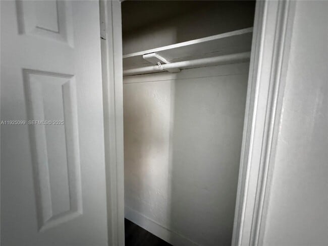 Building Photo - 4017 SW 24th St