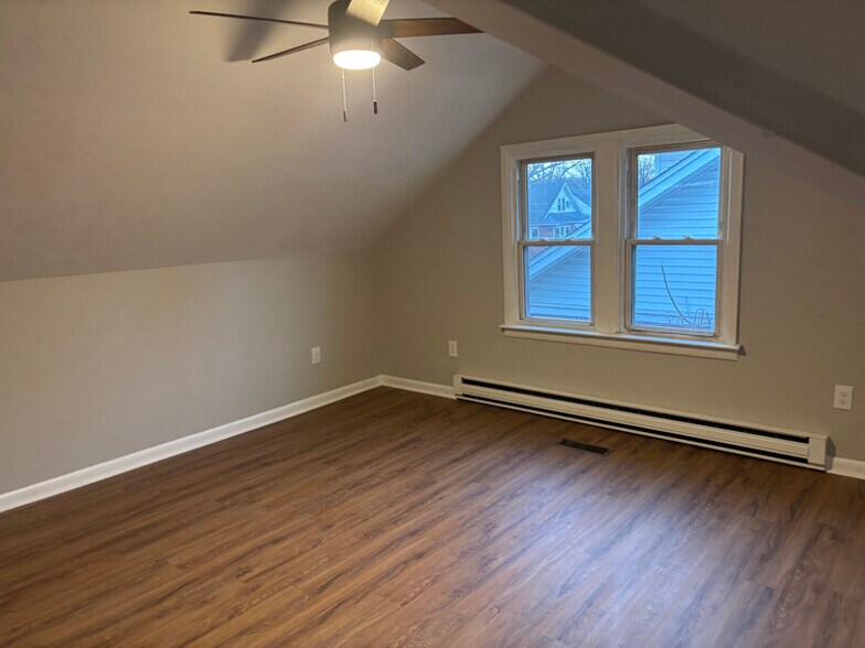 Building Photo - 105 Avon Ave