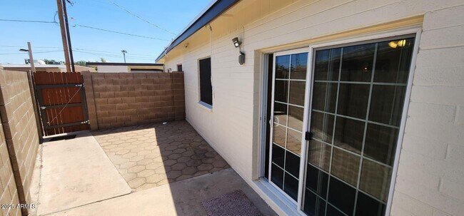 Building Photo - 415 E Frost Cir
