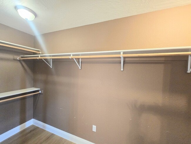 Building Photo - Fenced home close to FLW!