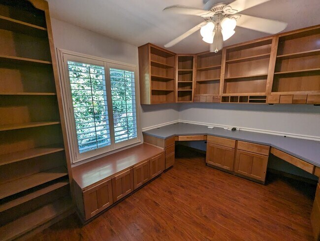 Building Photo - Beautiful 3bed 2.5bath 2 story home located in Rivergate Gated Community