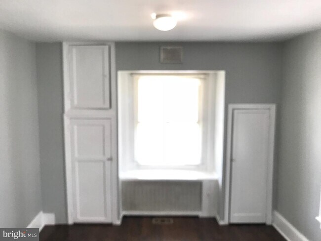 Building Photo - 1337 71st Ave