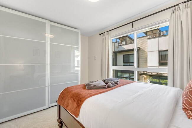 Building Photo - 722 3rd Ave N