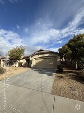 Building Photo - Move In Special - Spacious 3 bed / 2 bath ...