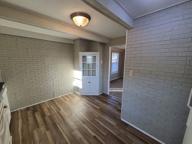 Building Photo - 2 Bedroom Home in Normal