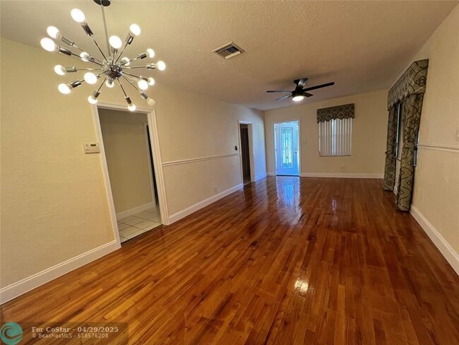 Primary Photo - 4240 SW 23rd St