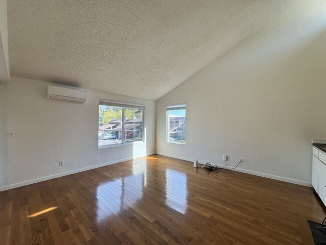 Building Photo - 14649 NE 35th St