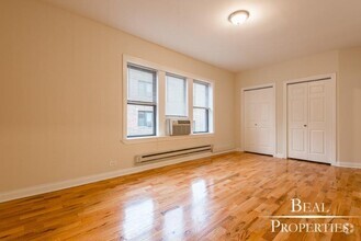 Building Photo - 1 bedroom in CHICAGO IL 60613