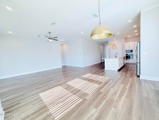 Building Photo - 10682 Aventura Dr