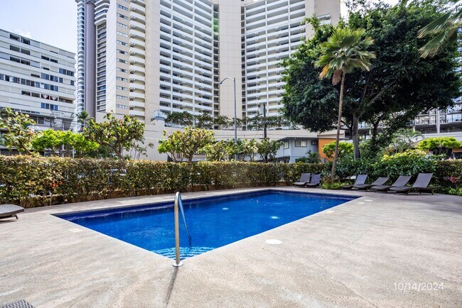 Building Photo - Available April 5th!  2 bedroom, 2 bath, 1-parking condo unit at The Cove Waikiki