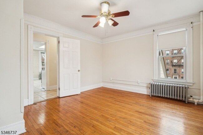 Building Photo - 44 Elm St