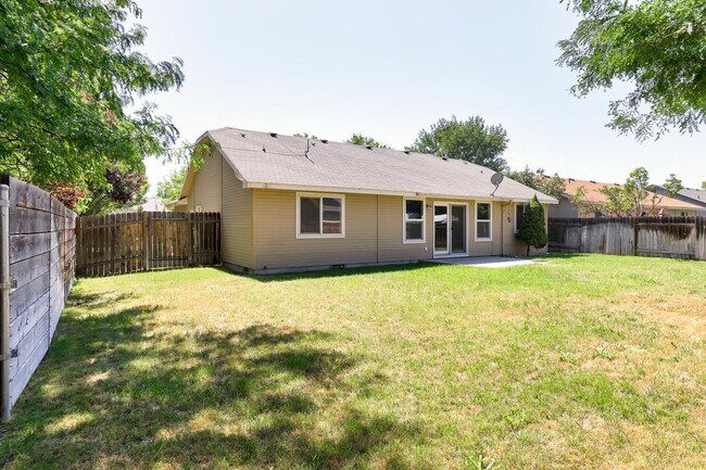 Building Photo - Remodeled near Boise River _ Pet Friendly!!