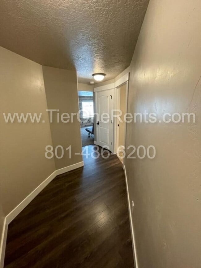 Building Photo - No deposit option for qualified renters