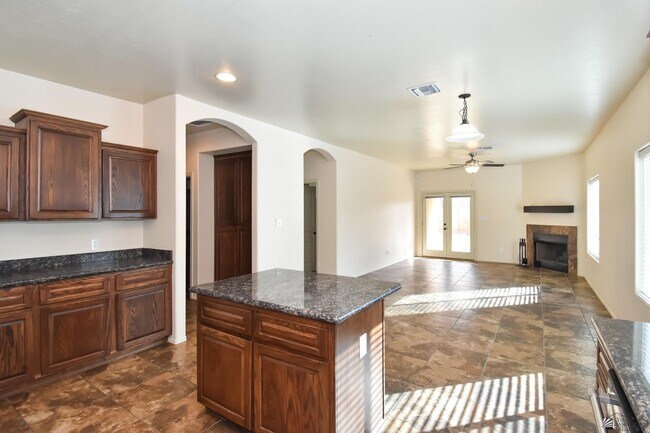 Building Photo - 2523 S 41st Ave