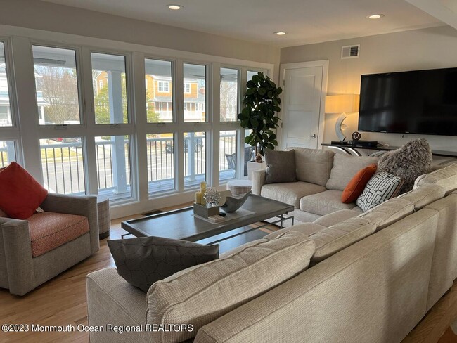 Building Photo - 141 Osborne Ave